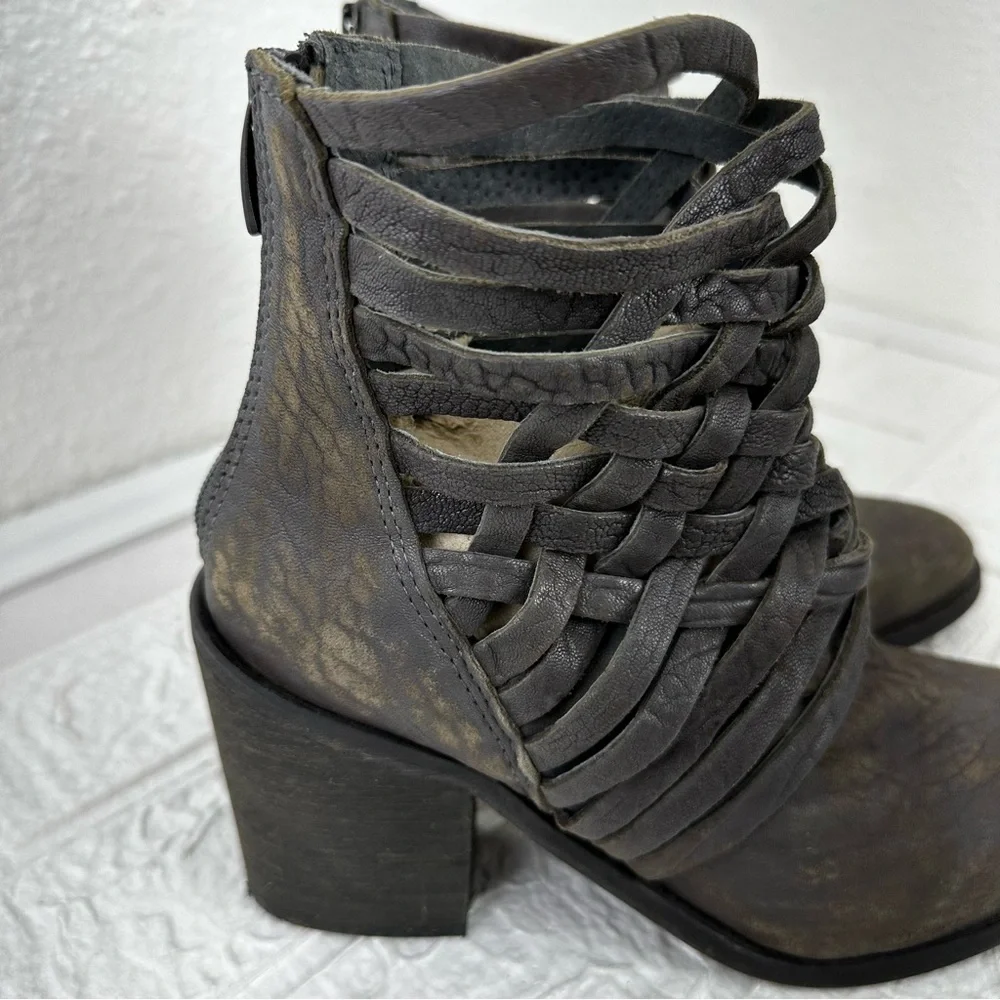 FREE PEOPLE Carrera  Gray Distressed  Leather Ankle  Cage Boots Size 39 US 8